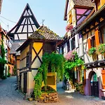 Apartament Bright Duplex With Balcony & Parking, 6 Guests, 5 Min From Colmar